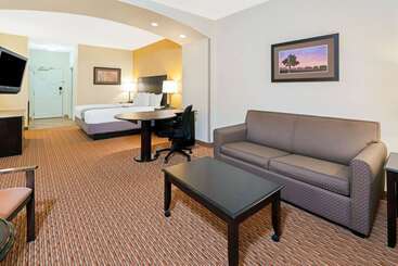 هتل La Quinta By Wyndham Stillwater  University Area