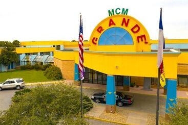 Mcm Grande Hotel Fundome Odessa