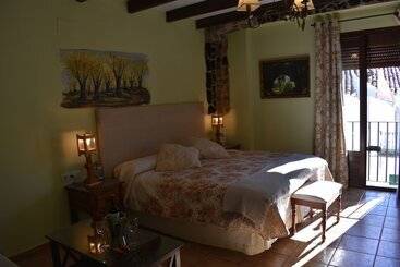 هتل Hostal Rural Molino Del Bombo