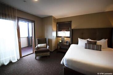 Oxford Hotel Bend