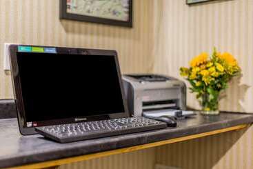 هتل Quality Inn Hyde Park   Poughkeepsie North