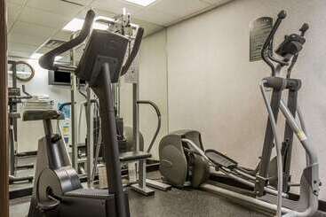 هتل Quality Inn Hyde Park   Poughkeepsie North