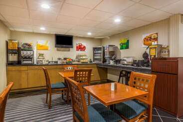 هتل Quality Inn Hyde Park   Poughkeepsie North