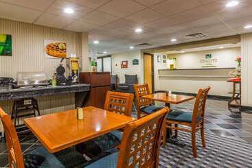 هتل Quality Inn Hyde Park   Poughkeepsie North