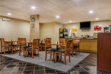 هتل Quality Inn Hyde Park   Poughkeepsie North