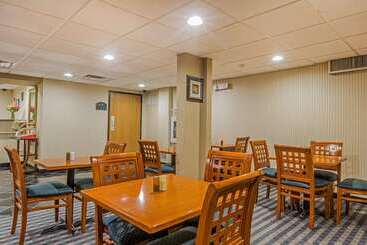 هتل Quality Inn Hyde Park   Poughkeepsie North