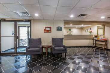 هتل Quality Inn Hyde Park   Poughkeepsie North