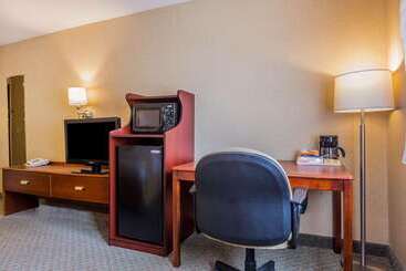 هتل Quality Inn Hyde Park   Poughkeepsie North
