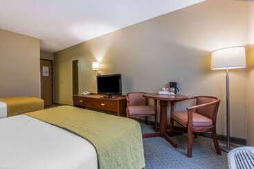 هتل Quality Inn Hyde Park   Poughkeepsie North