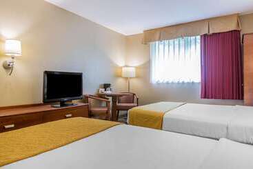 هتل Quality Inn Hyde Park   Poughkeepsie North