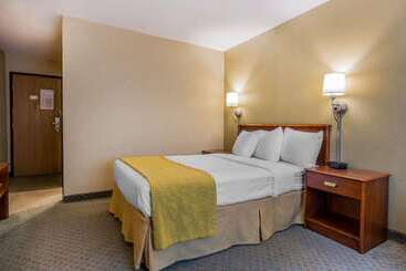 هتل Quality Inn Hyde Park   Poughkeepsie North