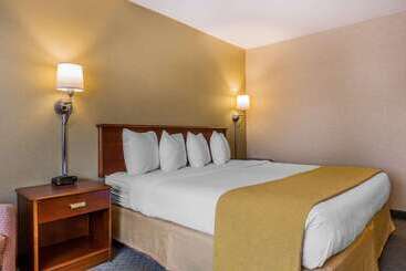 هتل Quality Inn Hyde Park   Poughkeepsie North
