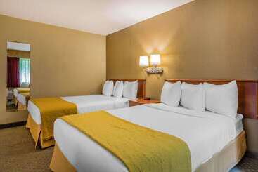 هتل Quality Inn Hyde Park   Poughkeepsie North
