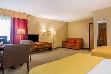 هتل Quality Inn Hyde Park   Poughkeepsie North