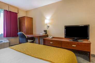 هتل Quality Inn Hyde Park   Poughkeepsie North