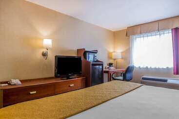 هتل Quality Inn Hyde Park   Poughkeepsie North