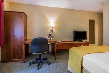 هتل Quality Inn Hyde Park   Poughkeepsie North