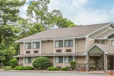 هتل Quality Inn Hyde Park   Poughkeepsie North