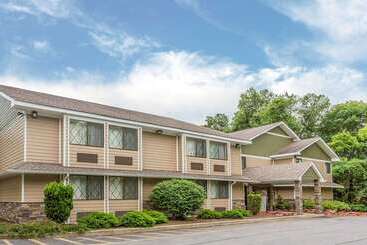 هتل Quality Inn Hyde Park   Poughkeepsie North