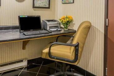 هتل Quality Inn Hyde Park   Poughkeepsie North