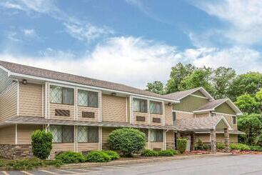 هتل Quality Inn Hyde Park   Poughkeepsie North