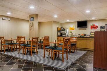 هتل Quality Inn Hyde Park   Poughkeepsie North