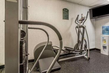 هتل Quality Inn Hyde Park   Poughkeepsie North