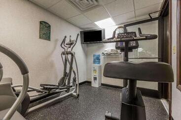 هتل Quality Inn Hyde Park   Poughkeepsie North