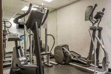 هتل Quality Inn Hyde Park   Poughkeepsie North