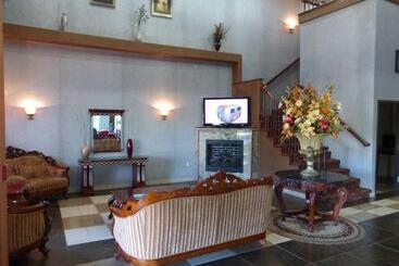 هتل Red Roof Inn & Suites Detroitmelvindale/ Dearborn