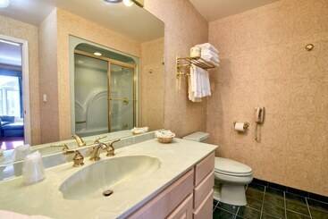 هتل Roosevelt Inn And Suites Saratoga Springs
