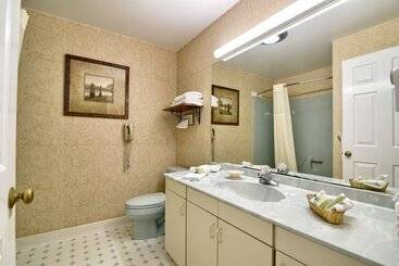 هتل Roosevelt Inn And Suites Saratoga Springs