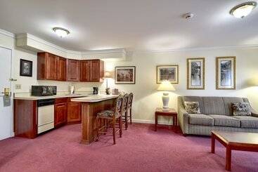 هتل Roosevelt Inn And Suites Saratoga Springs