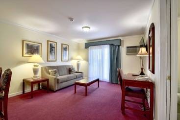 هتل Roosevelt Inn And Suites Saratoga Springs