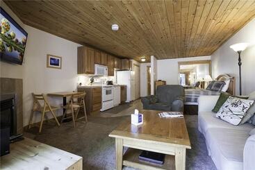 هتل Scandinavian Lodge And Condominiums By Pioneer Ridge Mgmt
