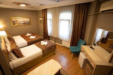 هتل Tashkonak Studio Suites
