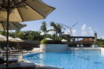 هتل The Beach Tower Okinawa