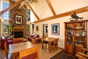 هتل Steamboat Mountain Lodge