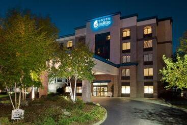 هتل Trilogy Albany Airport, Tapestry Collection By Hilton