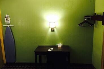 هتل University Manor Inn