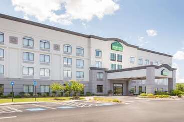 هتل Wingate By Wyndham Savannah Pooler