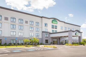هتل Wingate By Wyndham Savannah Pooler