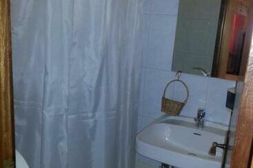 اقامتگاه Caldeira Guest House
