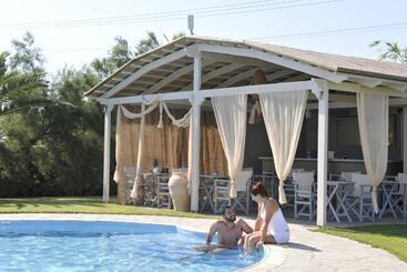 Ammos Naxos Exclusive Apartments & Studios