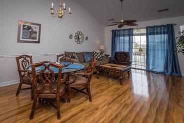 Barefoot Resort & Yacht Club