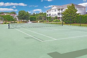 Barefoot Resort & Yacht Club
