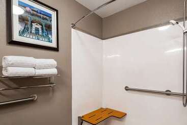 هتل Best Western Airport Inn & Suites