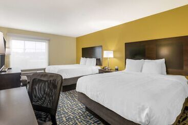 هتل Best Western Plus Brunswick Inn & Suites