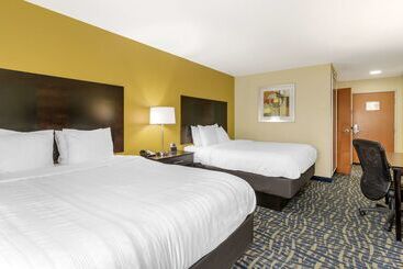 هتل Best Western Plus Brunswick Inn & Suites