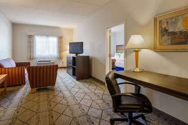 هتل Best Western Plus Newport News